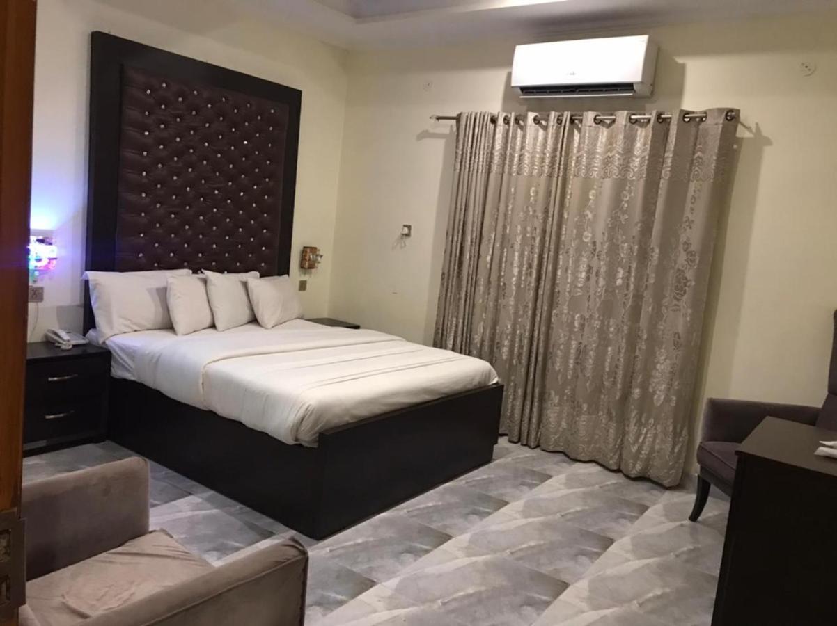 Hotel S.R. Lounge ムルターン エクステリア 写真