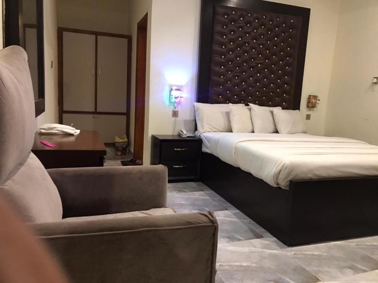 Hotel S.R. Lounge ムルターン エクステリア 写真
