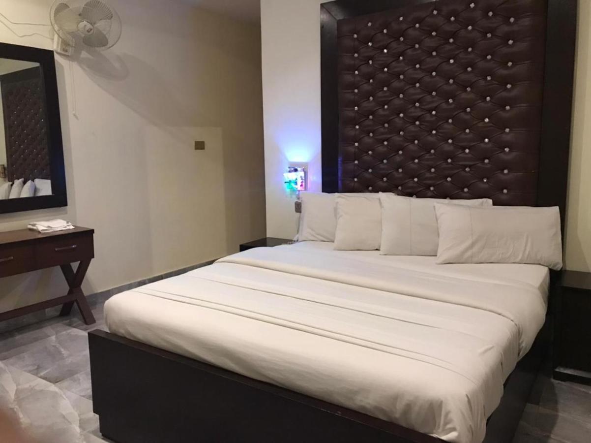 Hotel S.R. Lounge ムルターン エクステリア 写真