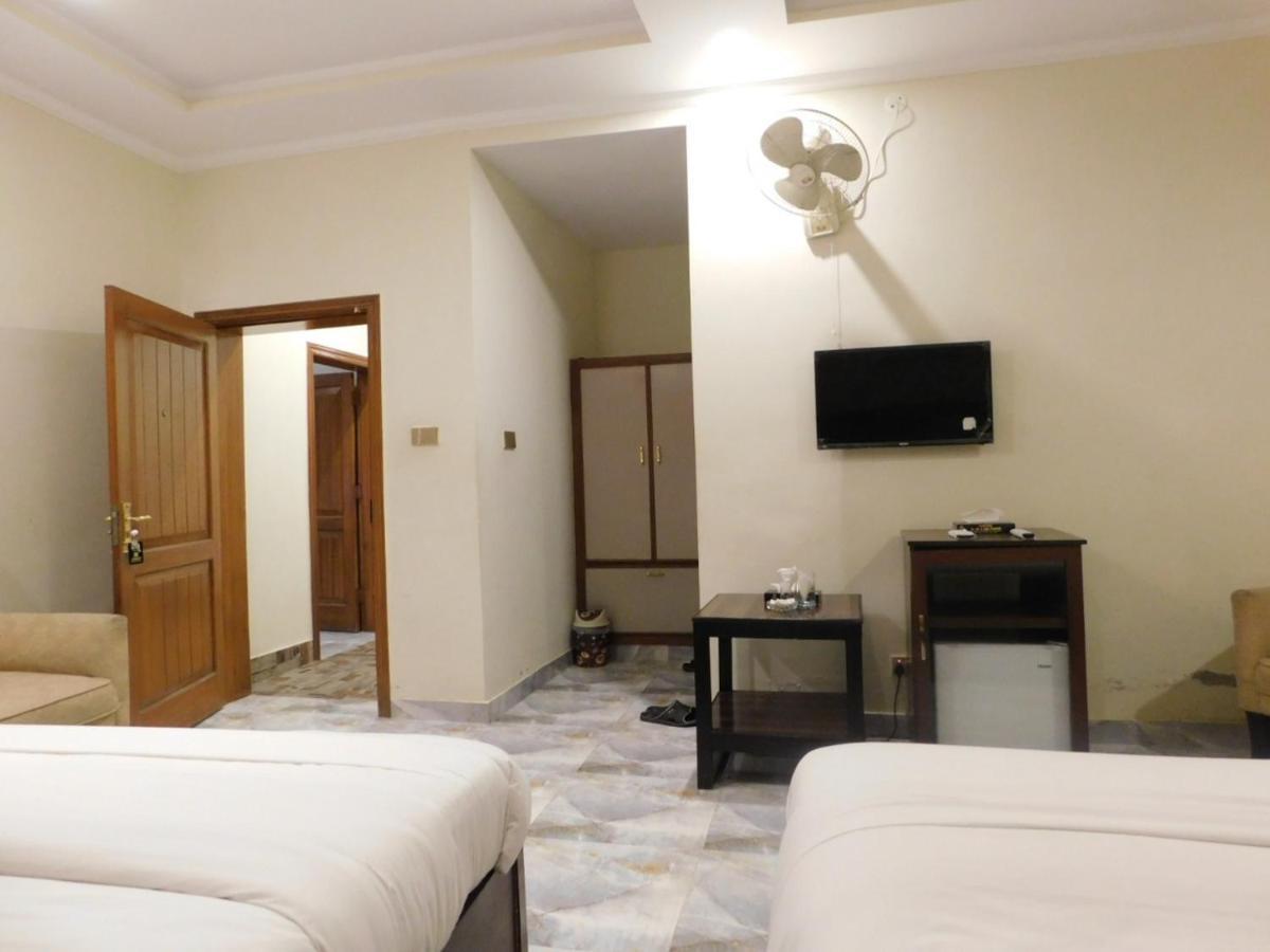 Hotel S.R. Lounge ムルターン エクステリア 写真