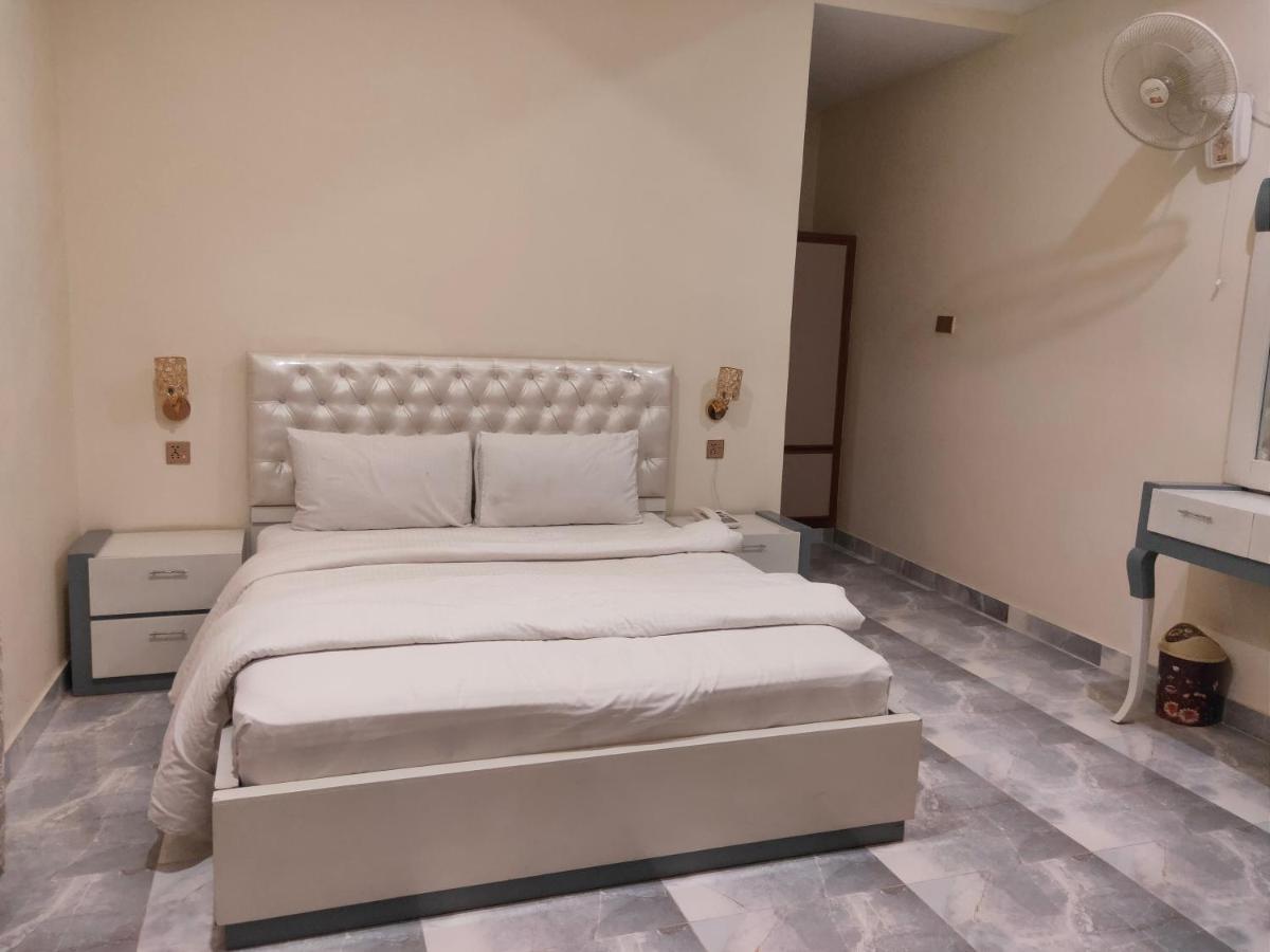 Hotel S.R. Lounge ムルターン エクステリア 写真