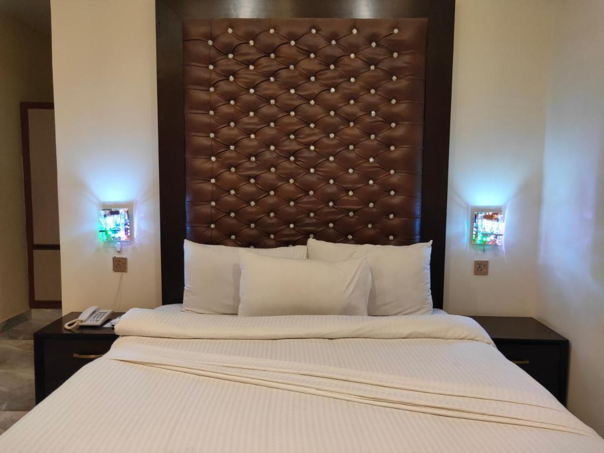 Hotel S.R. Lounge ムルターン エクステリア 写真