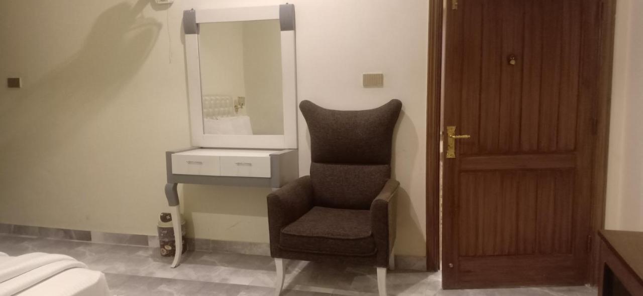Hotel S.R. Lounge ムルターン エクステリア 写真