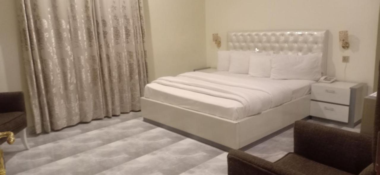Hotel S.R. Lounge ムルターン エクステリア 写真
